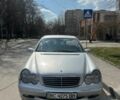Серый Мерседес Ц-Класс, объемом двигателя 2.15 л и пробегом 300 тыс. км за 2500 $, фото 1 на Automoto.ua