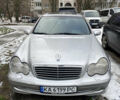 Сірий Мерседес Ц-Клас, об'ємом двигуна 2 л та пробігом 240 тис. км за 3000 $, фото 2 на Automoto.ua