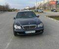Серый Мерседес Ц-Класс, объемом двигателя 2.7 л и пробегом 400 тыс. км за 4000 $, фото 1 на Automoto.ua
