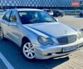 Сірий Мерседес Ц-Клас, об'ємом двигуна 2 л та пробігом 440 тис. км за 3500 $, фото 2 на Automoto.ua