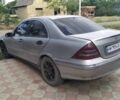 Серый Мерседес Ц-Класс, объемом двигателя 2.1 л и пробегом 424 тыс. км за 4500 $, фото 4 на Automoto.ua