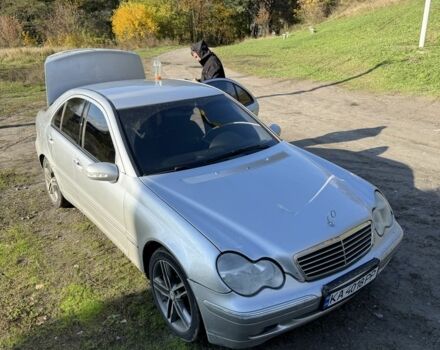 Мерседес Ц-Клас 2001 у Києві на Automoto.ua Сірий Мерседес Ц-Клас, об'ємом двигуна 2 л та пробігом 195 тис. км за 4500 $, фото 2 на Automoto.ua