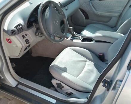 Серый Мерседес Ц-Класс, объемом двигателя 2.7 л и пробегом 163 тыс. км за 3200 $, фото 7 на Automoto.ua