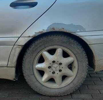 Серый Мерседес Ц-Класс, объемом двигателя 2 л и пробегом 187 тыс. км за 3500 $, фото 4 на Automoto.ua