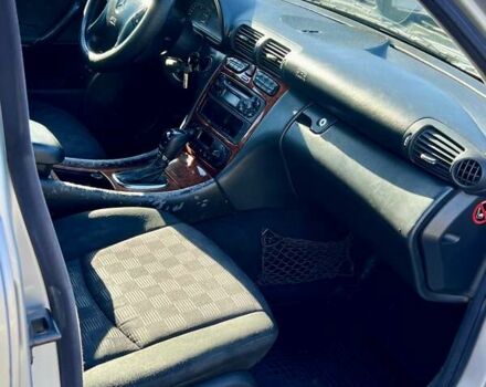Сірий Мерседес Ц-Клас, об'ємом двигуна 2 л та пробігом 440 тис. км за 3500 $, фото 17 на Automoto.ua