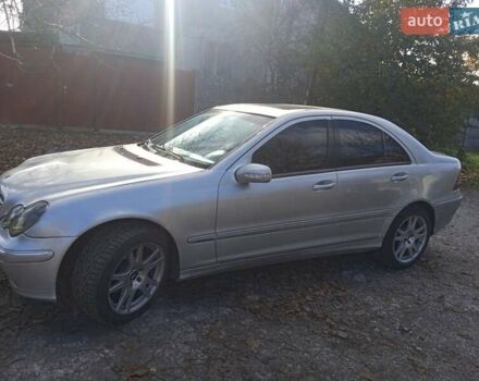 Серый Мерседес Ц-Класс, объемом двигателя 2.6 л и пробегом 406 тыс. км за 3750 $, фото 2 на Automoto.ua