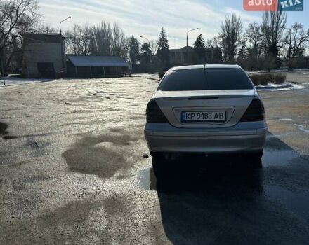 Серый Мерседес Ц-Класс, объемом двигателя 2.7 л и пробегом 420 тыс. км за 3999 $, фото 2 на Automoto.ua