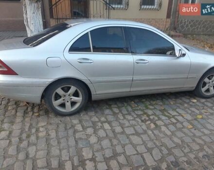 Серый Мерседес Ц-Класс, объемом двигателя 2.6 л и пробегом 430 тыс. км за 3200 $, фото 2 на Automoto.ua