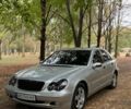 Сірий Мерседес Ц-Клас, об'ємом двигуна 2 л та пробігом 125 тис. км за 5500 $, фото 1 на Automoto.ua
