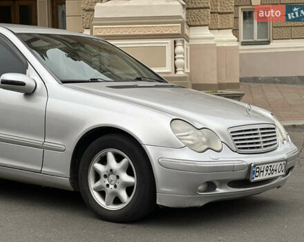 Серый Мерседес Ц-Класс, объемом двигателя 2 л и пробегом 200 тыс. км за 3800 $, фото 5 на Automoto.ua