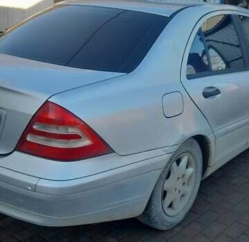 Серый Мерседес Ц-Класс, объемом двигателя 2 л и пробегом 187 тыс. км за 3500 $, фото 2 на Automoto.ua