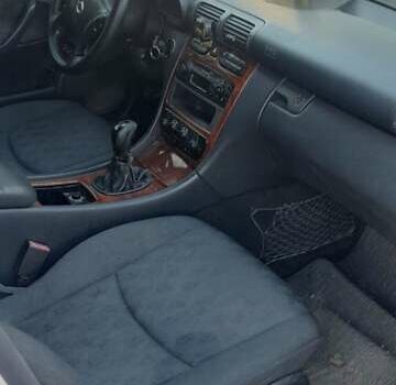 Серый Мерседес Ц-Класс, объемом двигателя 2 л и пробегом 187 тыс. км за 3500 $, фото 10 на Automoto.ua