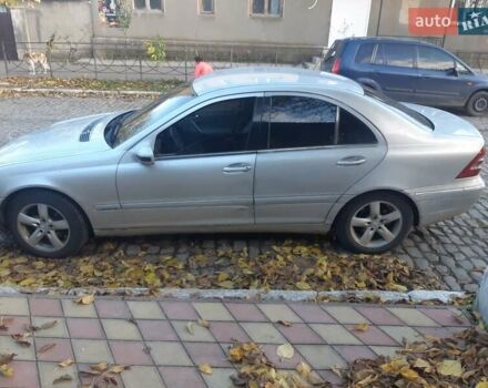 Серый Мерседес Ц-Класс, объемом двигателя 2.6 л и пробегом 430 тыс. км за 3200 $, фото 5 на Automoto.ua