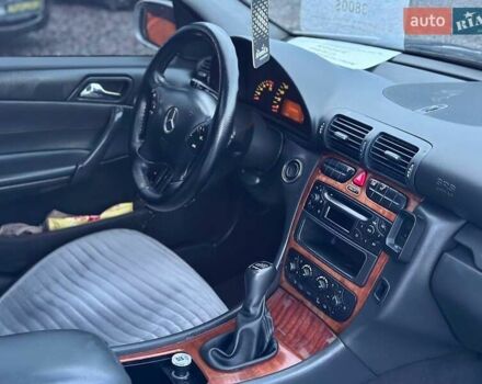 Серый Мерседес Ц-Класс, объемом двигателя 2.15 л и пробегом 320 тыс. км за 3800 $, фото 4 на Automoto.ua