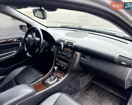 Серый Мерседес Ц-Класс, объемом двигателя 2 л и пробегом 200 тыс. км за 3800 $, фото 19 на Automoto.ua