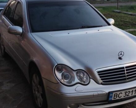 Серый Мерседес Ц-Класс, объемом двигателя 2.1 л и пробегом 450 тыс. км за 2950 $, фото 5 на Automoto.ua