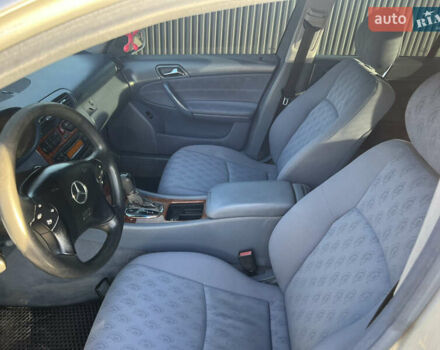 Серый Мерседес Ц-Класс, объемом двигателя 2.2 л и пробегом 340 тыс. км за 4400 $, фото 13 на Automoto.ua