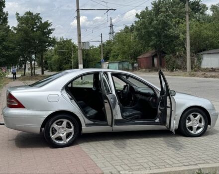 Сірий Мерседес Ц-Клас, об'ємом двигуна 2.7 л та пробігом 300 тис. км за 3750 $, фото 8 на Automoto.ua