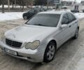 Сірий Мерседес Ц-Клас, об'ємом двигуна 2.2 л та пробігом 400 тис. км за 1900 $, фото 1 на Automoto.ua
