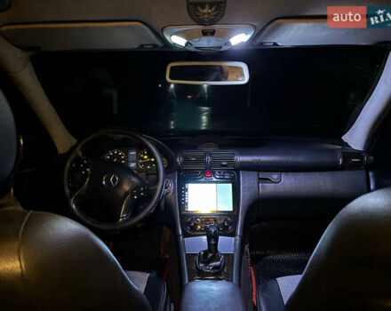 Сірий Мерседес Ц-Клас, об'ємом двигуна 2 л та пробігом 200 тис. км за 3999 $, фото 4 на Automoto.ua