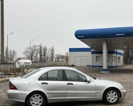 Сірий Мерседес Ц-Клас, об'ємом двигуна 2.2 л та пробігом 300 тис. км за 3100 $, фото 3 на Automoto.ua