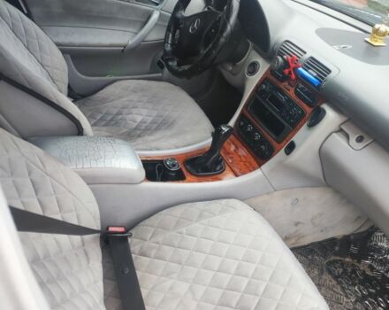 Серый Мерседес Ц-Класс, объемом двигателя 2.1 л и пробегом 300 тыс. км за 3900 $, фото 1 на Automoto.ua