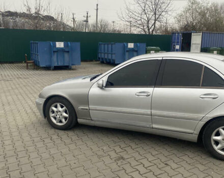 Серый Мерседес Ц-Класс, объемом двигателя 2.2 л и пробегом 340 тыс. км за 4200 $, фото 5 на Automoto.ua