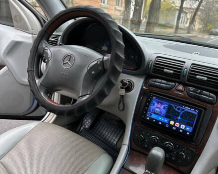 Серый Мерседес Ц-Класс, объемом двигателя 2 л и пробегом 320 тыс. км за 4700 $, фото 2 на Automoto.ua