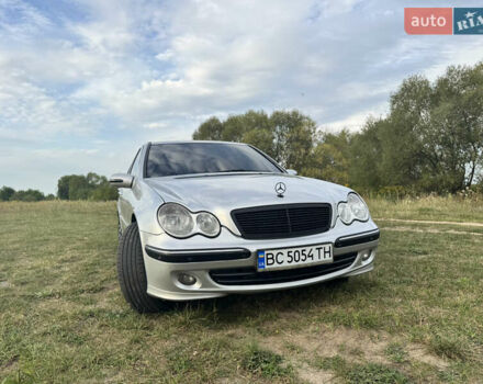 Сірий Мерседес Ц-Клас, об'ємом двигуна 2.2 л та пробігом 310 тис. км за 5200 $, фото 3 на Automoto.ua