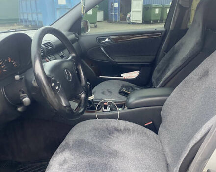 Серый Мерседес Ц-Класс, объемом двигателя 2.2 л и пробегом 340 тыс. км за 4200 $, фото 13 на Automoto.ua