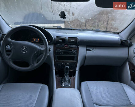 Сірий Мерседес Ц-Клас, об'ємом двигуна 2.69 л та пробігом 296 тис. км за 4200 $, фото 23 на Automoto.ua