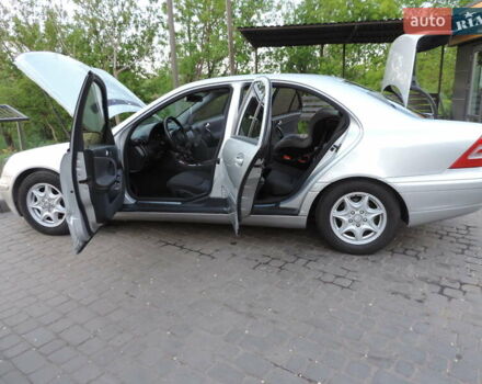 Сірий Мерседес Ц-Клас, об'ємом двигуна 1.8 л та пробігом 368 тис. км за 5000 $, фото 7 на Automoto.ua