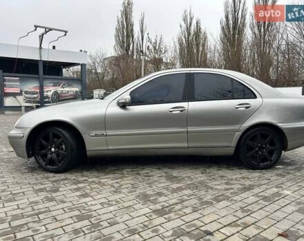 Серый Мерседес Ц-Класс, объемом двигателя 1.8 л и пробегом 325 тыс. км за 4400 $, фото 13 на Automoto.ua