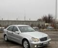Сірий Мерседес Ц-Клас, об'ємом двигуна 2.2 л та пробігом 300 тис. км за 3100 $, фото 2 на Automoto.ua