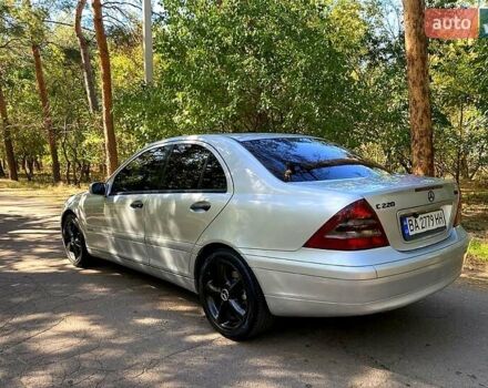 Сірий Мерседес Ц-Клас, об'ємом двигуна 2.1 л та пробігом 400 тис. км за 5800 $, фото 1 на Automoto.ua