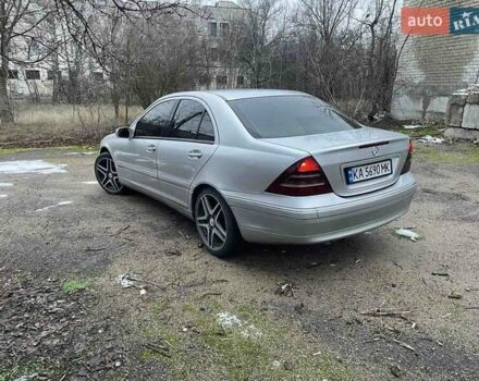 Сірий Мерседес Ц-Клас, об'ємом двигуна 2.1 л та пробігом 350 тис. км за 4200 $, фото 1 на Automoto.ua