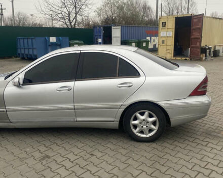 Серый Мерседес Ц-Класс, объемом двигателя 2.2 л и пробегом 340 тыс. км за 4200 $, фото 4 на Automoto.ua