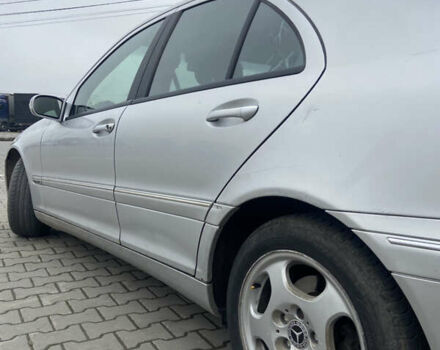 Серый Мерседес Ц-Класс, объемом двигателя 2.2 л и пробегом 529 тыс. км за 4500 $, фото 3 на Automoto.ua