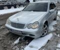 Серый Мерседес Ц-Класс, объемом двигателя 2 л и пробегом 300 тыс. км за 6200 $, фото 1 на Automoto.ua