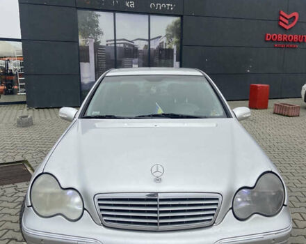 Серый Мерседес Ц-Класс, объемом двигателя 2.2 л и пробегом 529 тыс. км за 4500 $, фото 2 на Automoto.ua