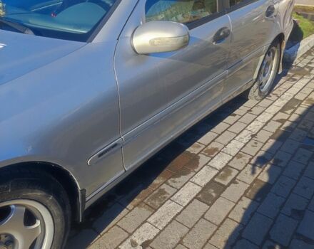 Серый Мерседес Ц-Класс, объемом двигателя 2.1 л и пробегом 300 тыс. км за 3900 $, фото 4 на Automoto.ua