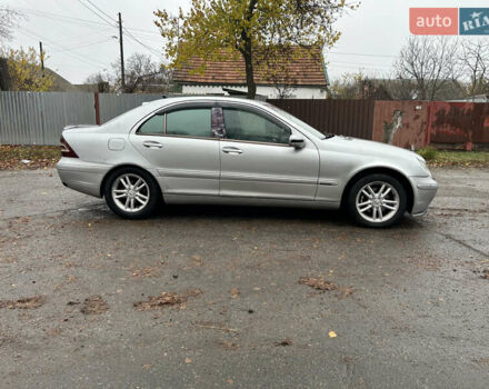 Сірий Мерседес Ц-Клас, об'ємом двигуна 2 л та пробігом 260 тис. км за 4550 $, фото 5 на Automoto.ua