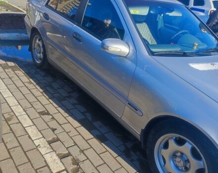 Серый Мерседес Ц-Класс, объемом двигателя 2.1 л и пробегом 300 тыс. км за 3900 $, фото 3 на Automoto.ua