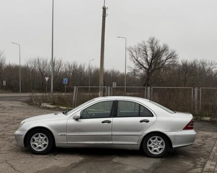 Сірий Мерседес Ц-Клас, об'ємом двигуна 2.2 л та пробігом 300 тис. км за 3100 $, фото 7 на Automoto.ua