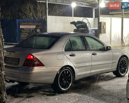 Серый Мерседес Ц-Класс, объемом двигателя 2.15 л и пробегом 638 тыс. км за 3600 $, фото 3 на Automoto.ua