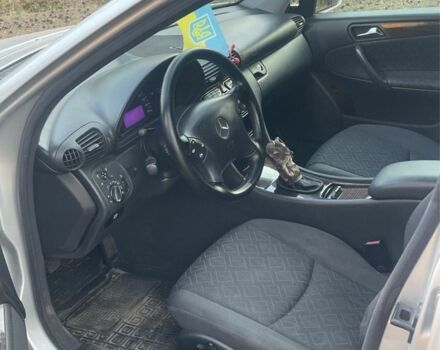 Серый Мерседес Ц-Класс, объемом двигателя 2 л и пробегом 320 тыс. км за 4300 $, фото 5 на Automoto.ua