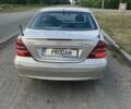 Сірий Мерседес Ц-Клас, об'ємом двигуна 2 л та пробігом 250 тис. км за 2893 $, фото 1 на Automoto.ua