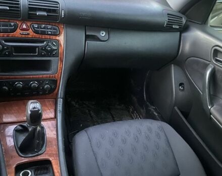 Сірий Мерседес Ц-Клас, об'ємом двигуна 2.1 л та пробігом 300 тис. км за 4500 $, фото 6 на Automoto.ua