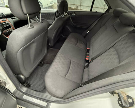 Серый Мерседес Ц-Класс, объемом двигателя 1.8 л и пробегом 260 тыс. км за 4500 $, фото 6 на Automoto.ua