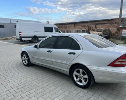 Серый Мерседес Ц-Класс, объемом двигателя 2.2 л и пробегом 337 тыс. км за 4700 $, фото 2 на Automoto.ua